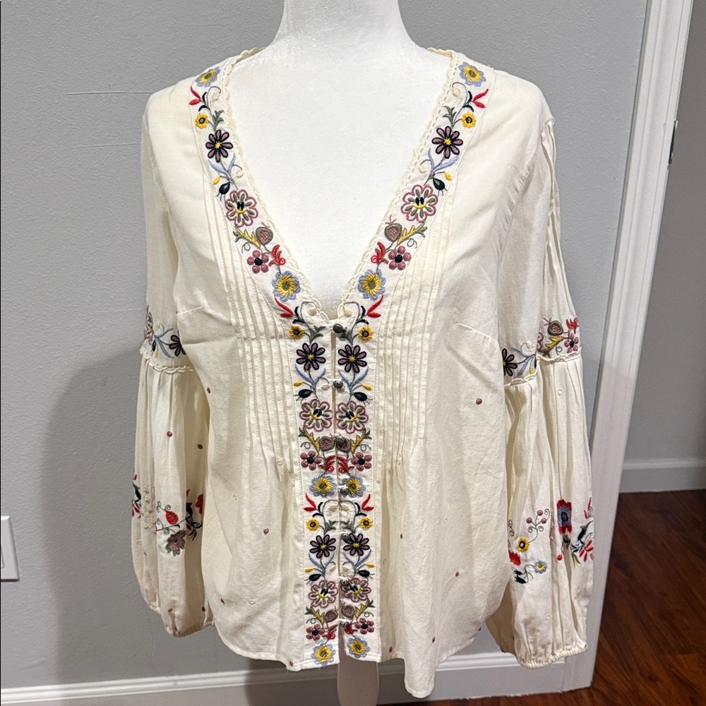 Floral Embroidered Women's Blouse